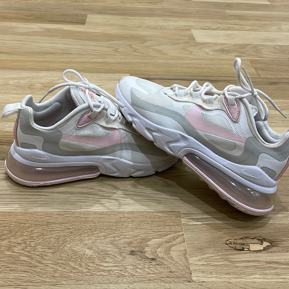 Nike React 270